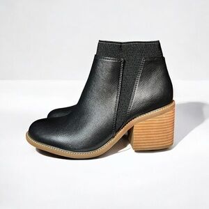 🌻NEW w/tags KORKS Clove Block Heel Bootie Size 9